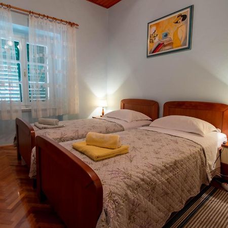 Apartman Ivan Drniš Esterno foto
