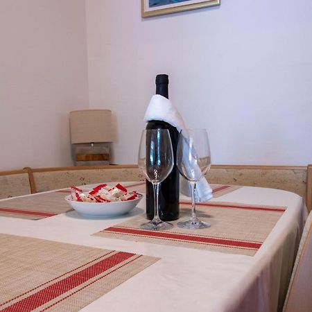 Apartman Ivan Drniš Esterno foto