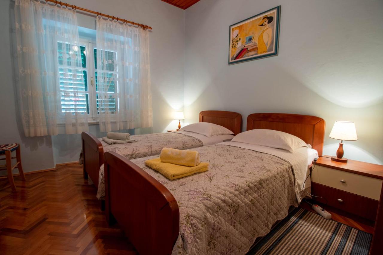 Apartman Ivan Drniš Esterno foto