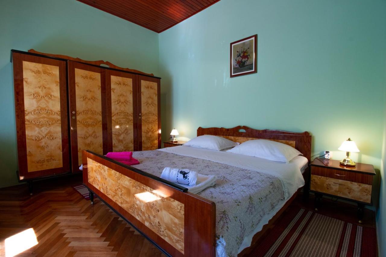 Apartman Ivan Drniš Esterno foto