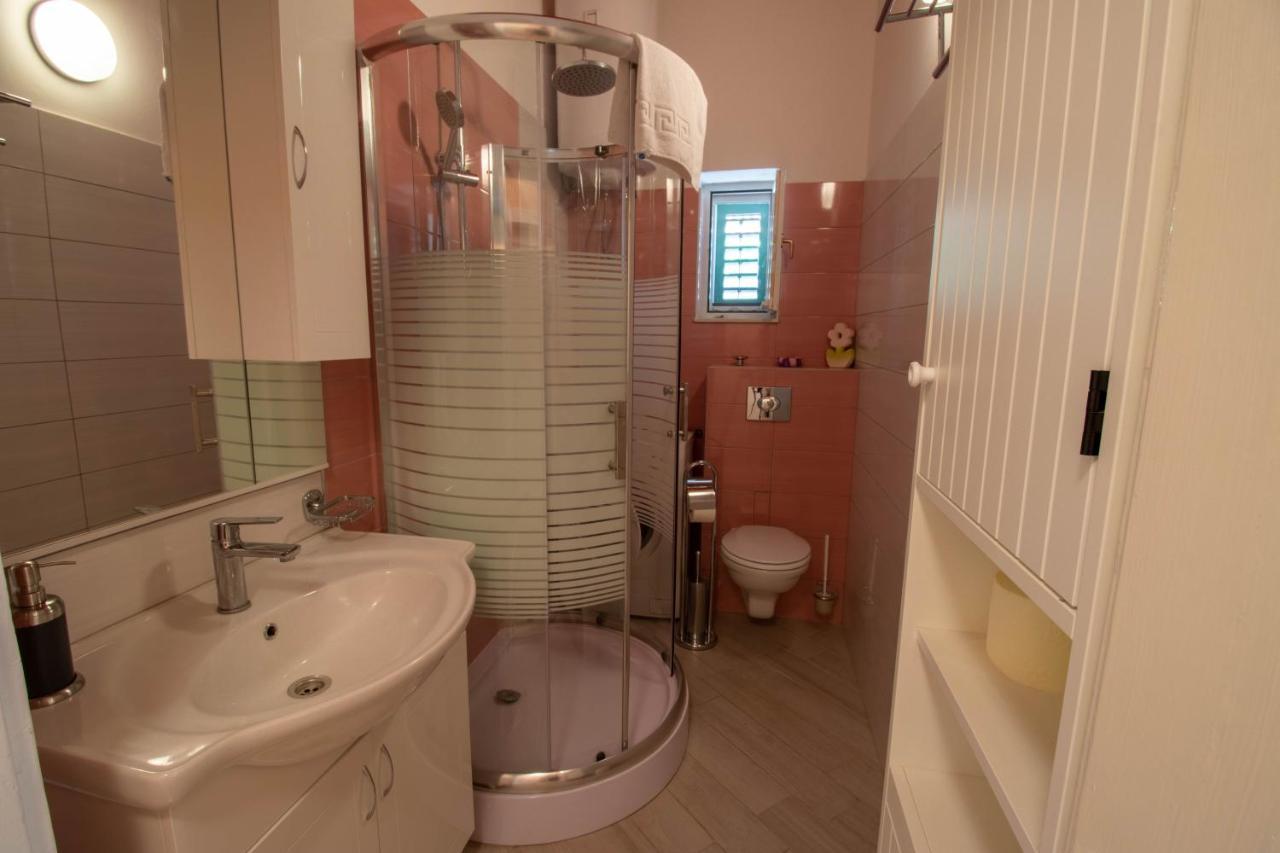 Apartman Ivan Drniš Esterno foto