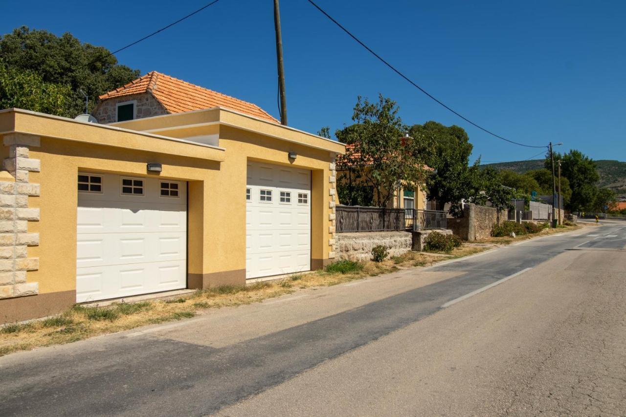 Apartman Ivan Drniš Esterno foto