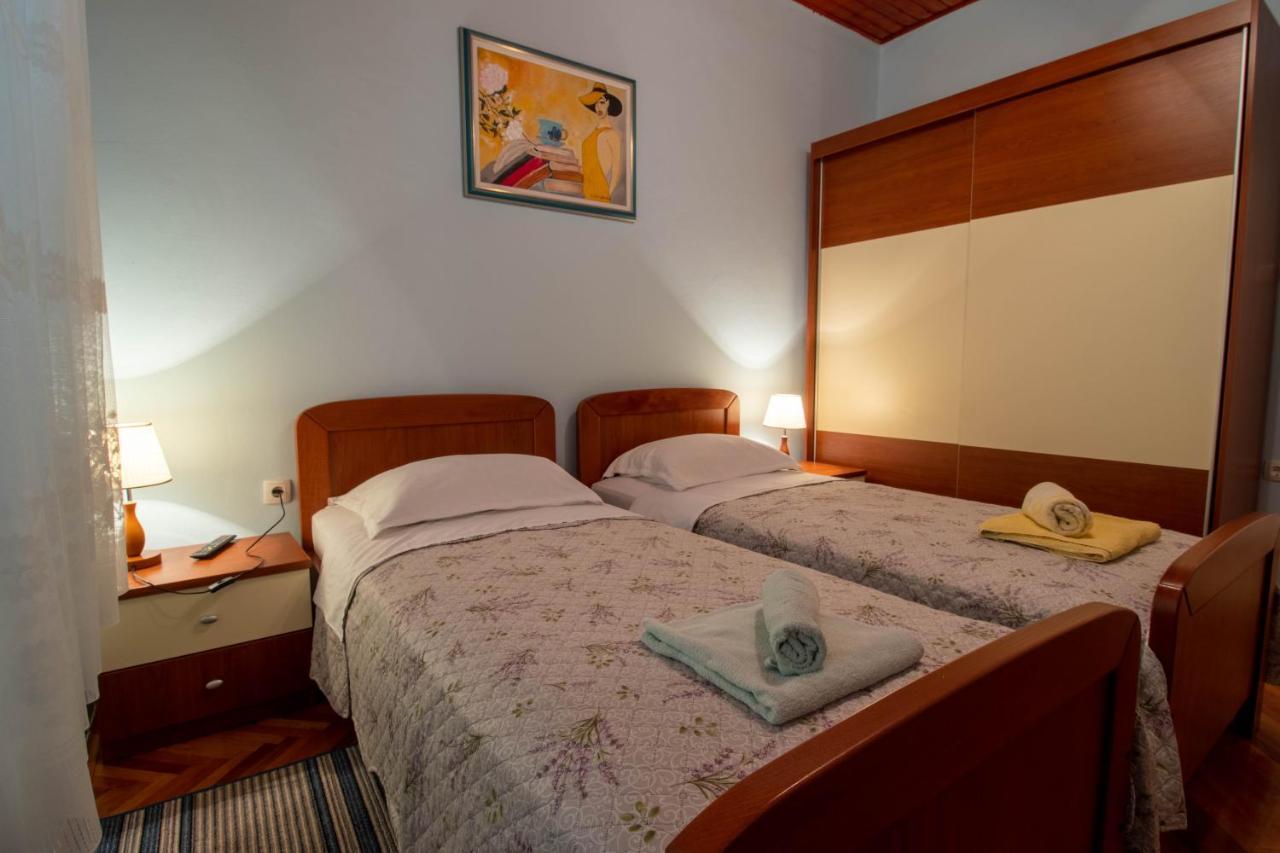 Apartman Ivan Drniš Esterno foto