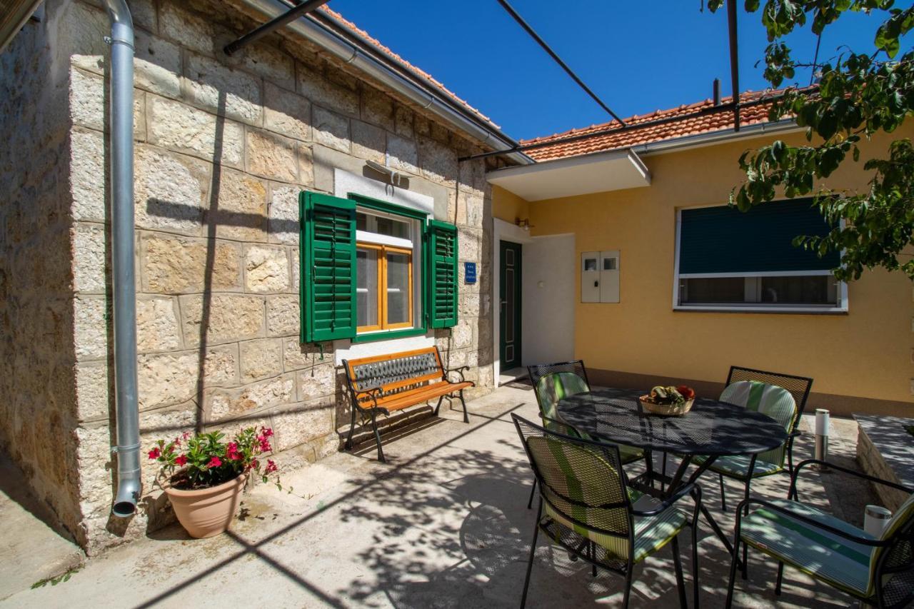 Apartman Ivan Drniš Esterno foto